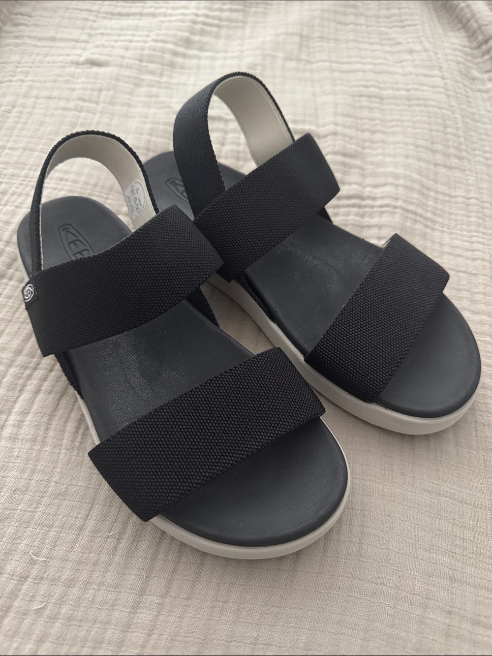 Women’s size 9 wide - Keen Elle Backstrap in Black - Slingback Sandals